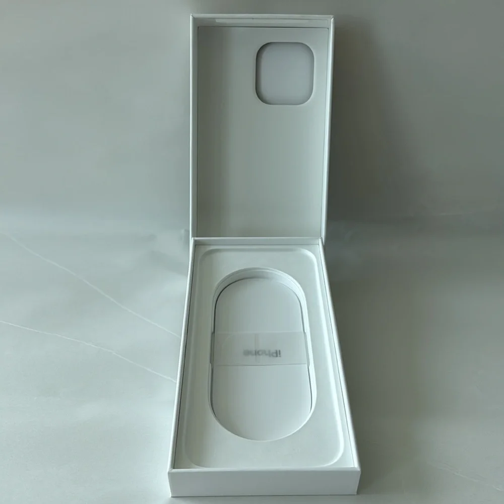 Apple iPhone 16 Pro Max BOX and Apple gift bag.